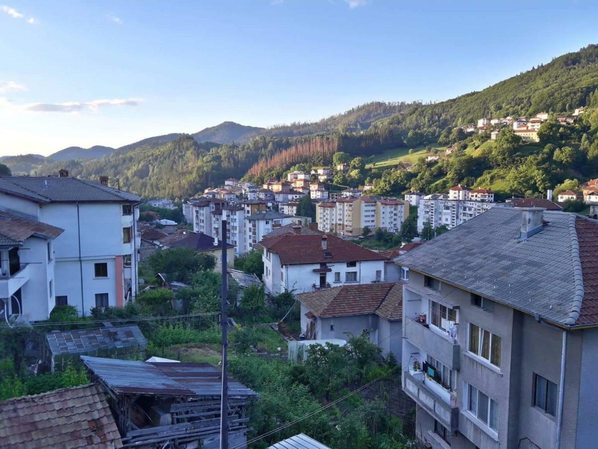 Yellow House Smolyan Ngoại thất bức ảnh